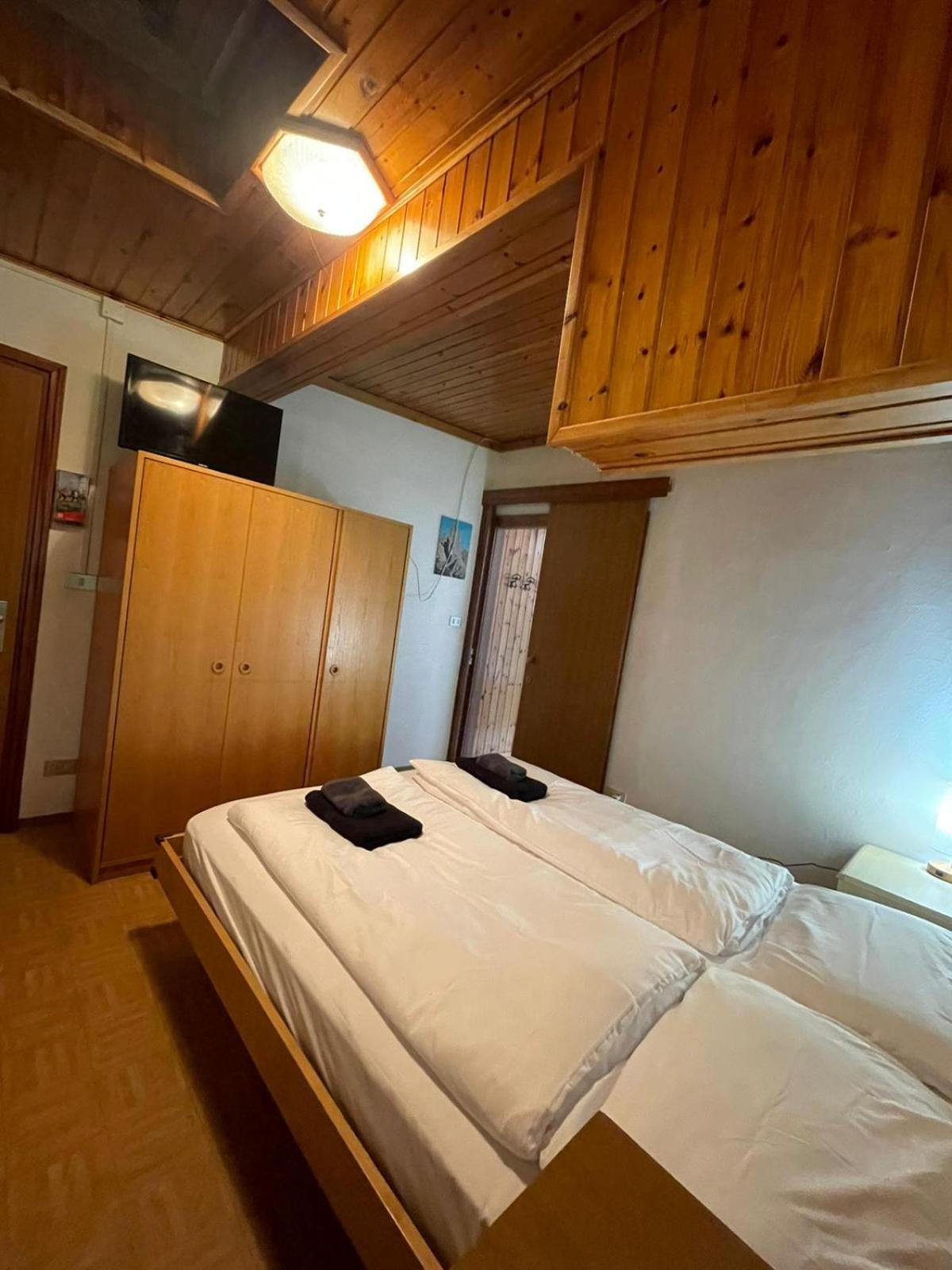 Picchio Rosso - Stanza Privata Con Bagno In Val Di Fassa Hotel Pera Exterior photo